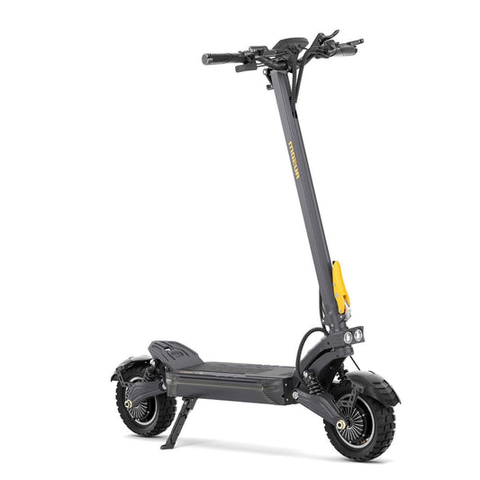 Black AUSUM F1 Max electric scooter with yellow accents on a white background