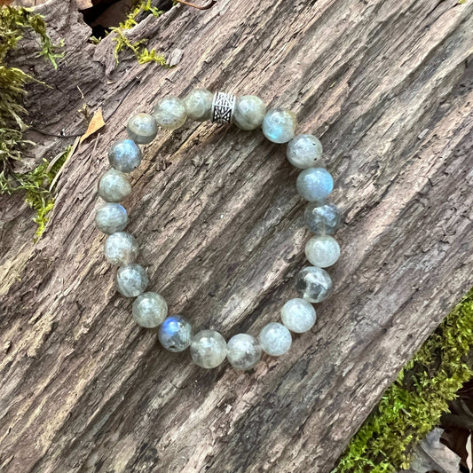 Labradorite Bracelet This bracelet is made with high-quality Labradorite gemstones which provide support and perseverance during times of change. Zodiac Signs: Sagittarius, Scorpio & Leo Chakras: Third Eye & Crown. Handmade with authentic crystals and gem